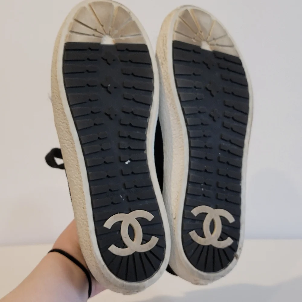 CHANEL excellent